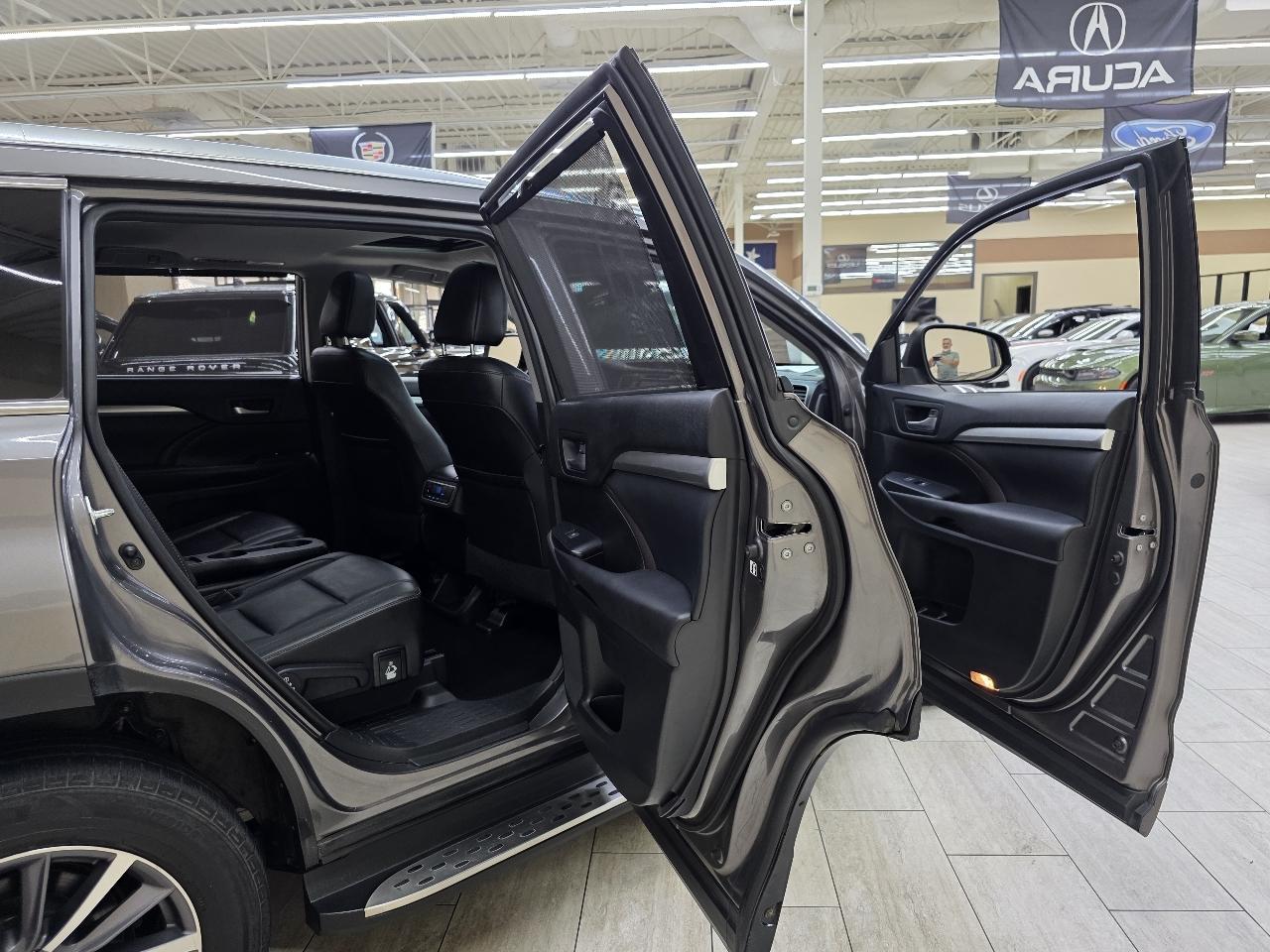 Toyota Highlander SE FWD V6 2017