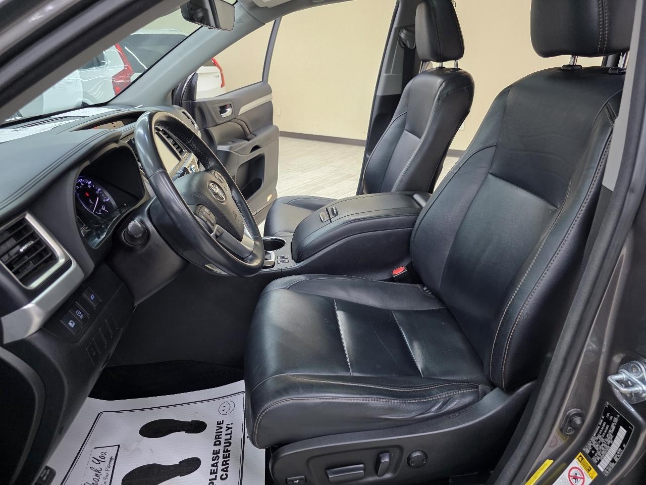 Toyota Highlander SE FWD V6 2017