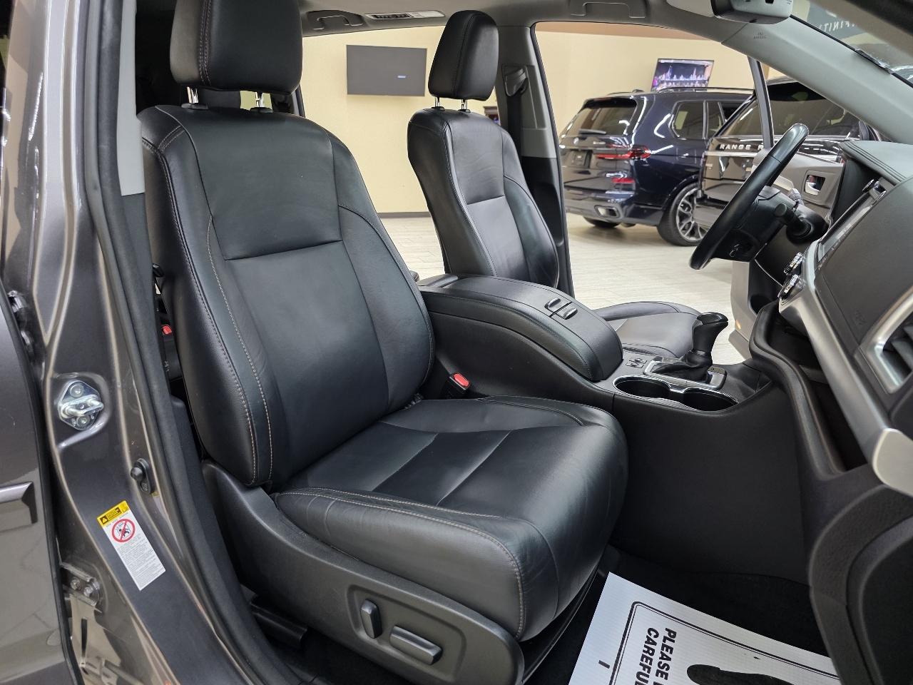 Toyota Highlander SE FWD V6 2017
