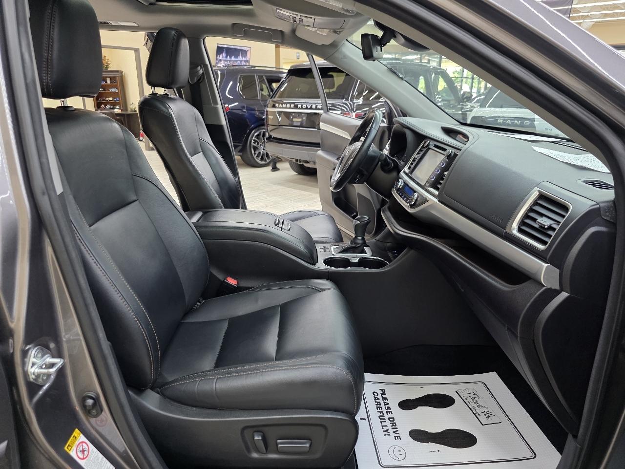 Toyota Highlander SE FWD V6 2017