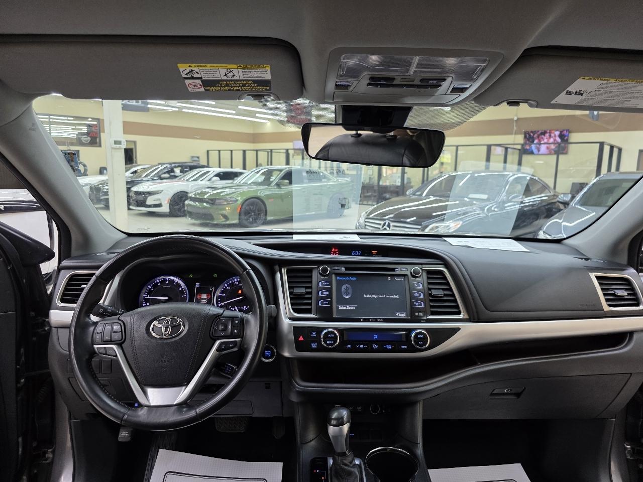 Toyota Highlander SE FWD V6 2017