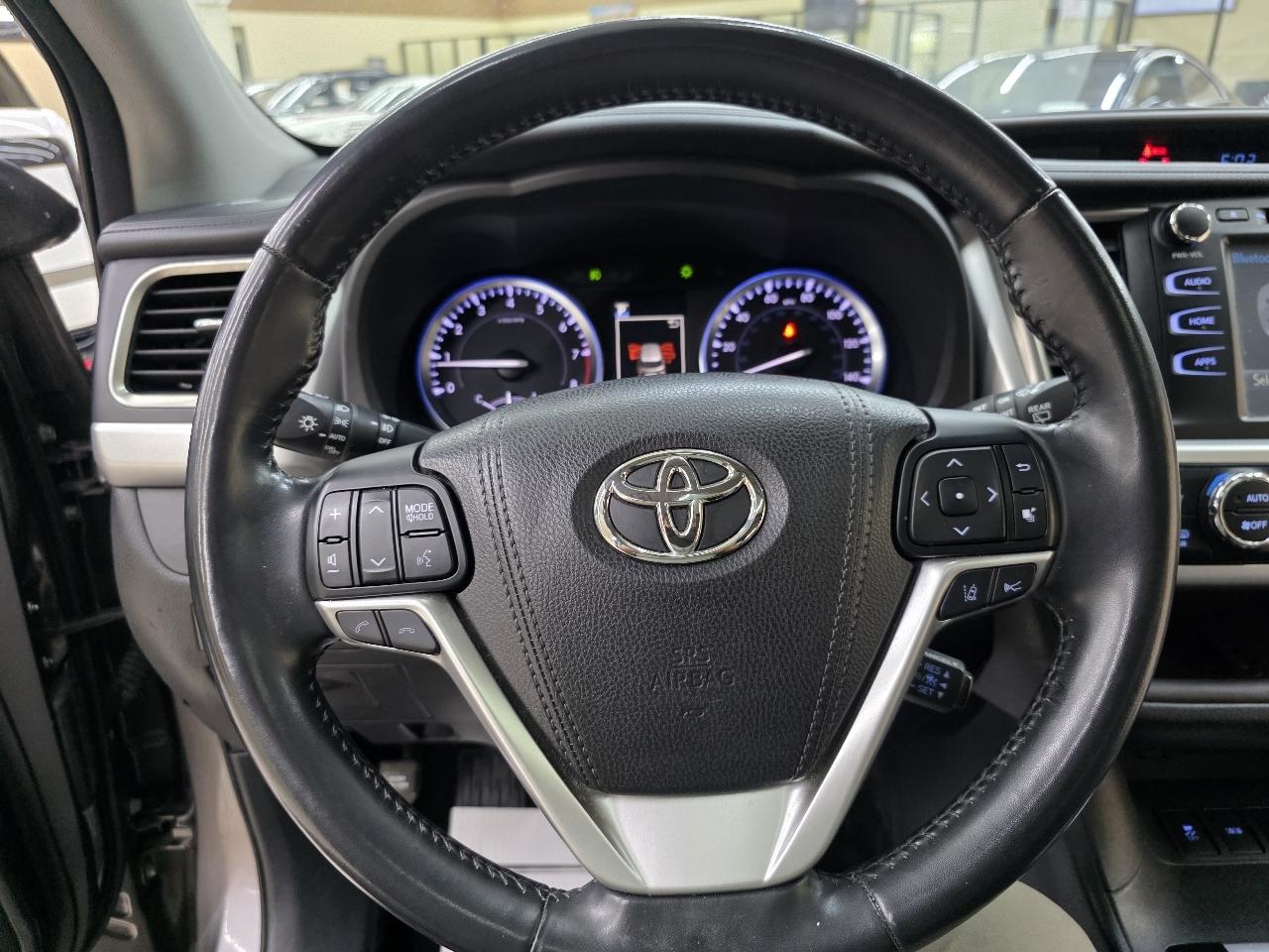 Toyota Highlander SE FWD V6 2017