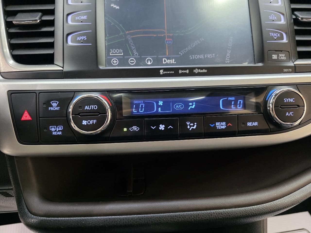Toyota Highlander SE FWD V6 2017