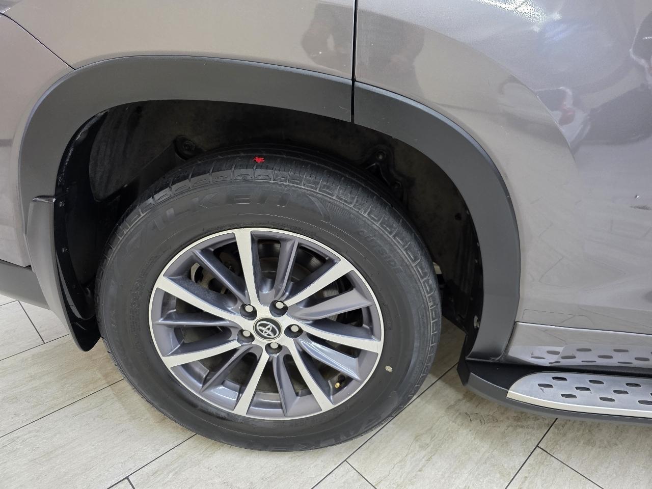 Toyota Highlander SE FWD V6 2017