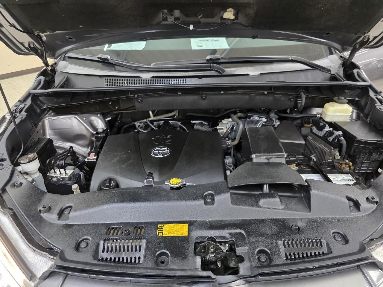 Toyota Highlander SE FWD V6 2017