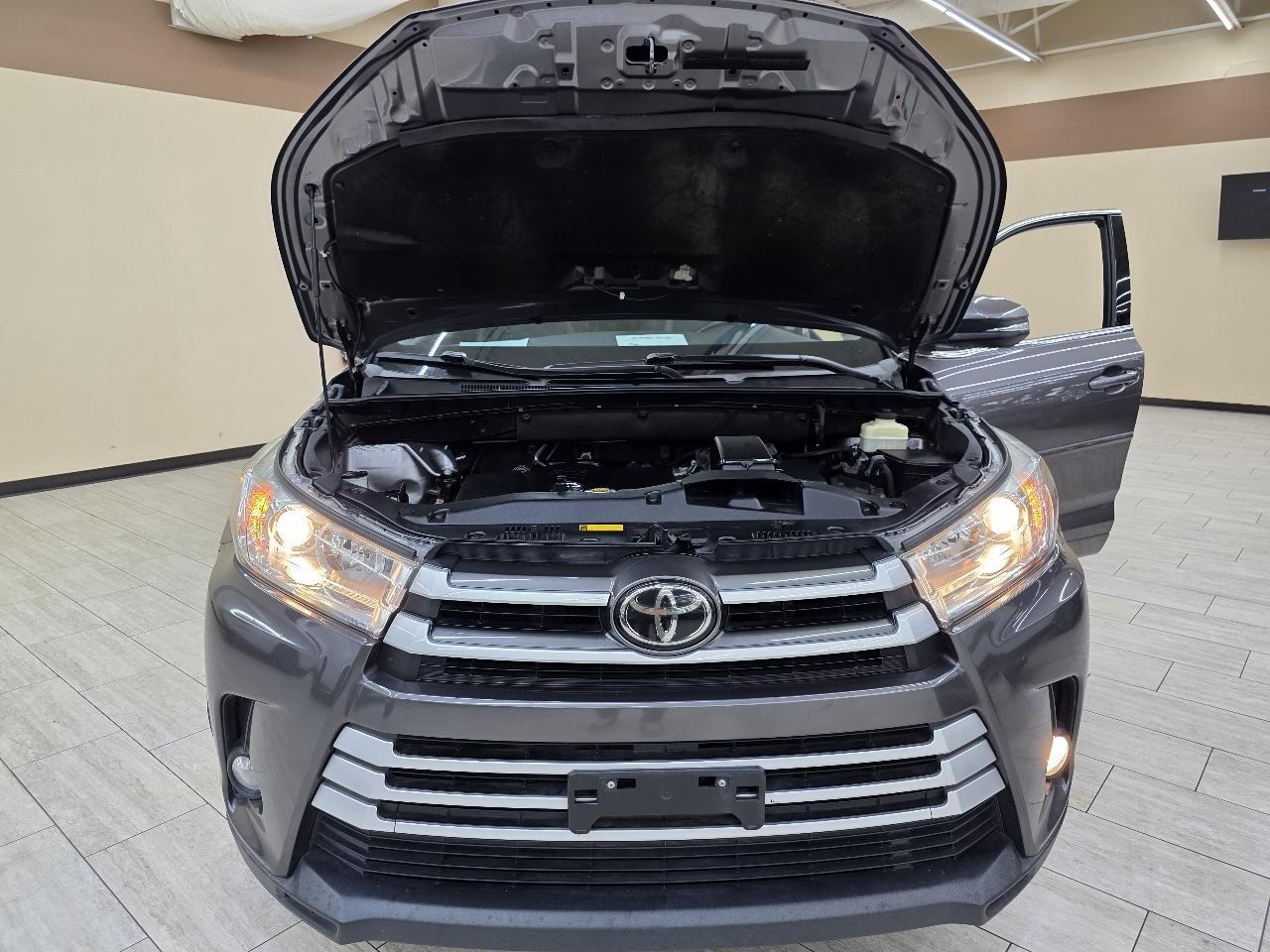Toyota Highlander SE FWD V6 2017