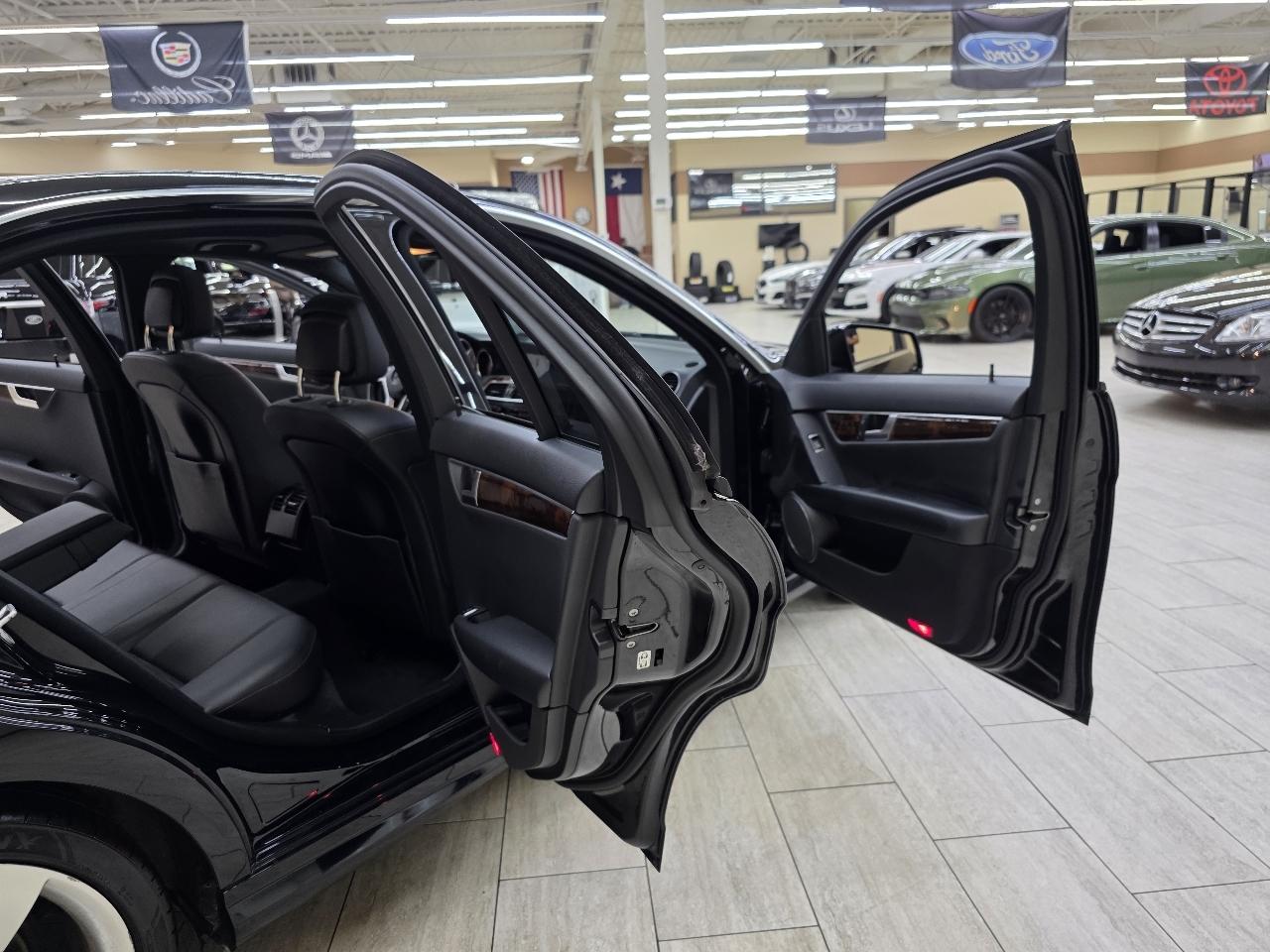 Mercedes-Benz C-Class C250 Luxury Sedan 2014