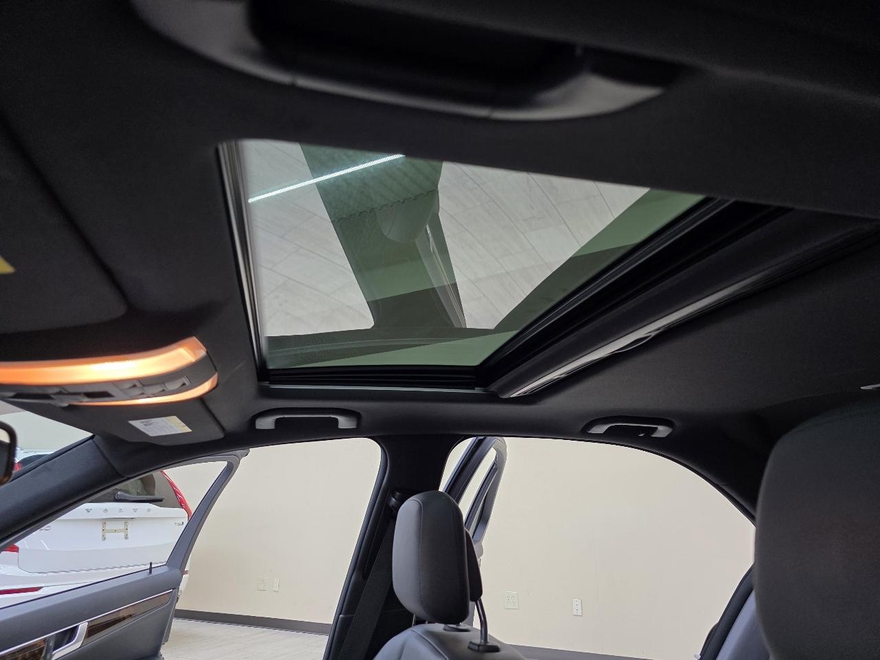 Mercedes-Benz C-Class C250 Luxury Sedan 2014
