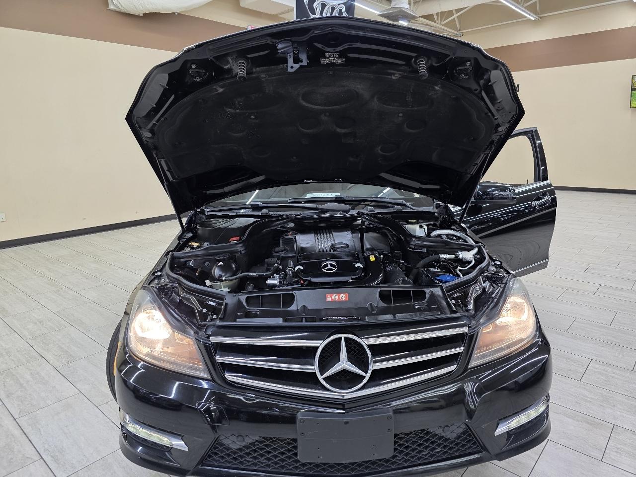 Mercedes-Benz C-Class C250 Luxury Sedan 2014