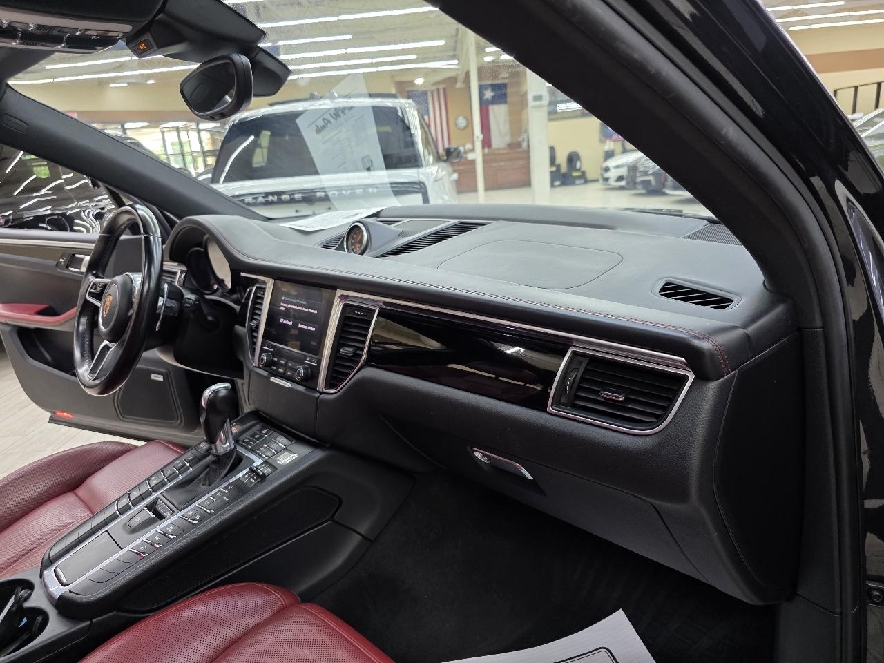 Porsche Macan  2018