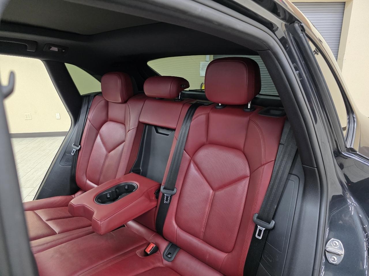 Porsche Macan  2018