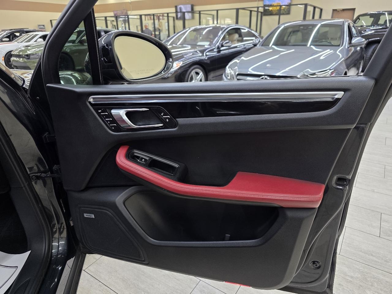 Porsche Macan  2018