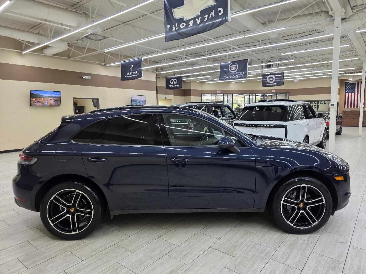 Porsche Macan Base 2021