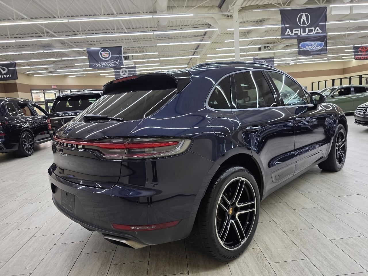 Porsche Macan Base 2021