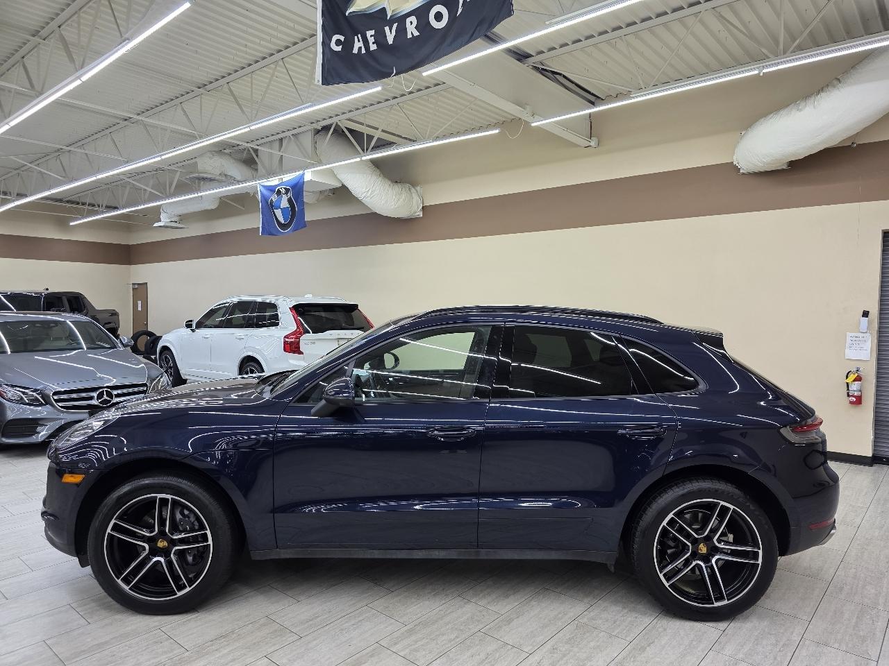 Porsche Macan Base 2021