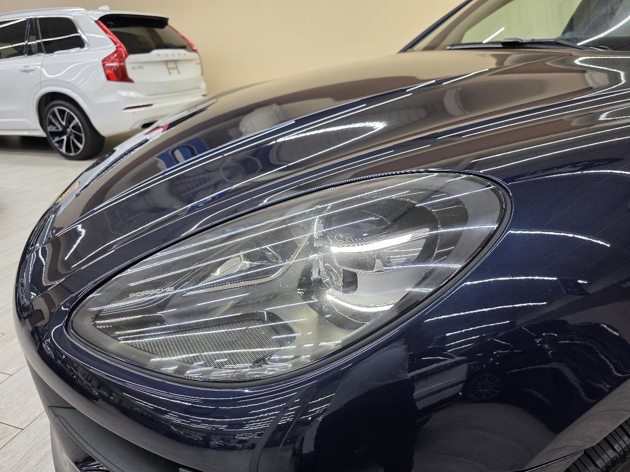 Porsche Macan Base 2021
