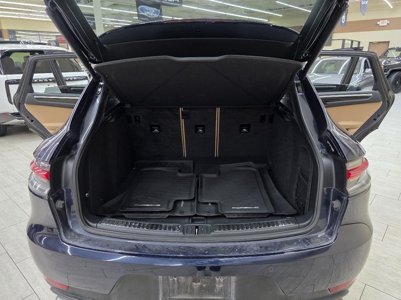 Porsche Macan Base 2021