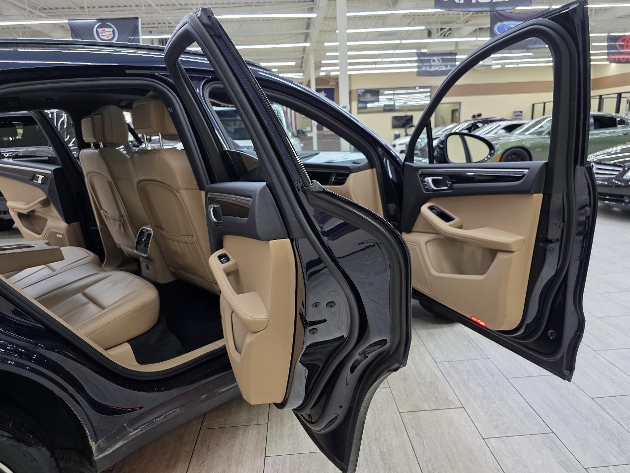 Porsche Macan Base 2021
