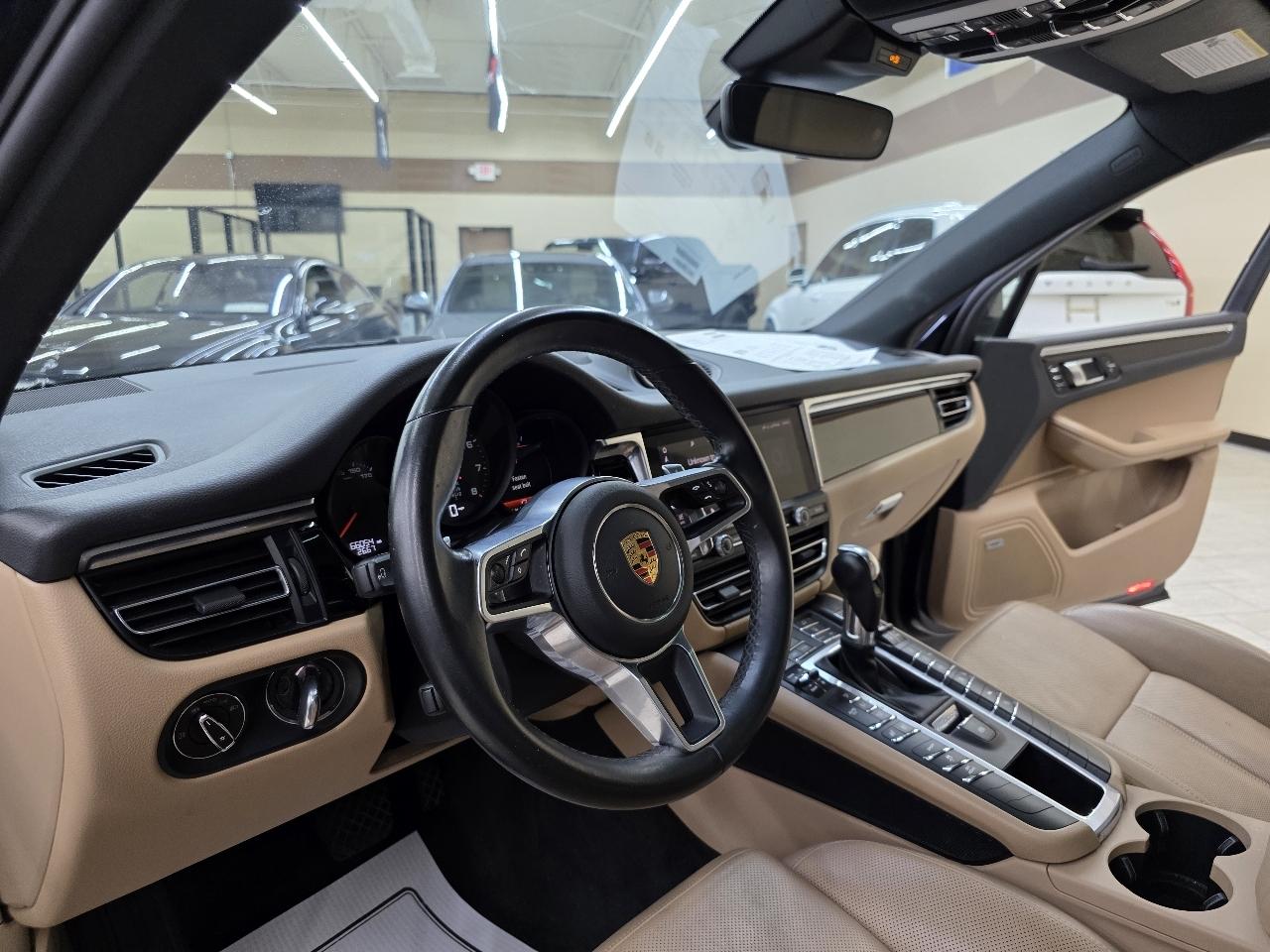 Porsche Macan Base 2021