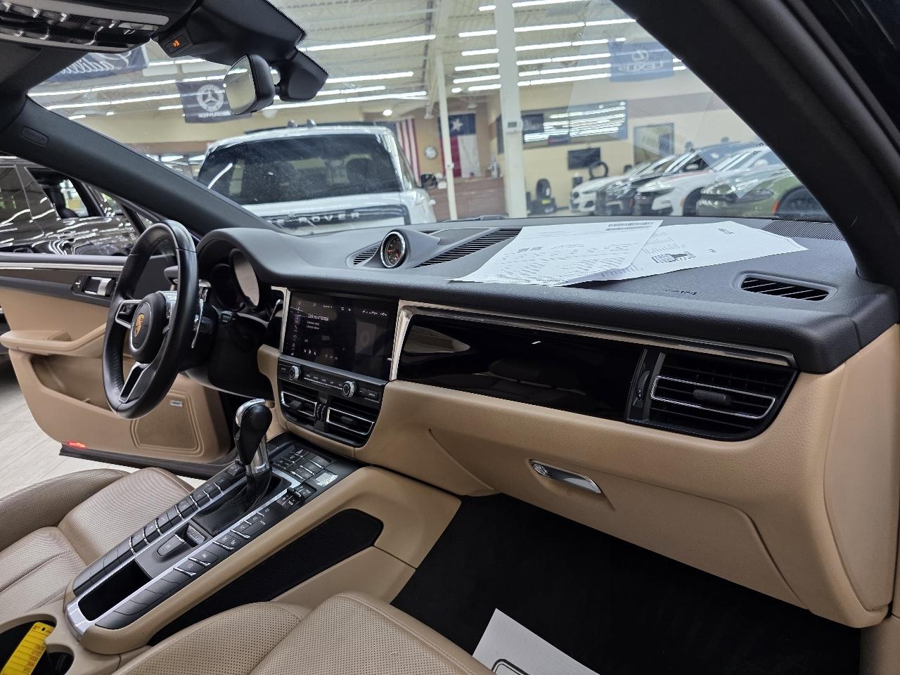 Porsche Macan Base 2021