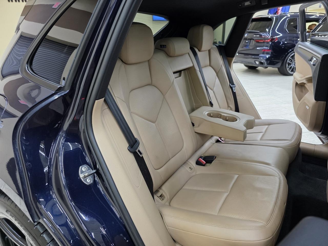 Porsche Macan Base 2021