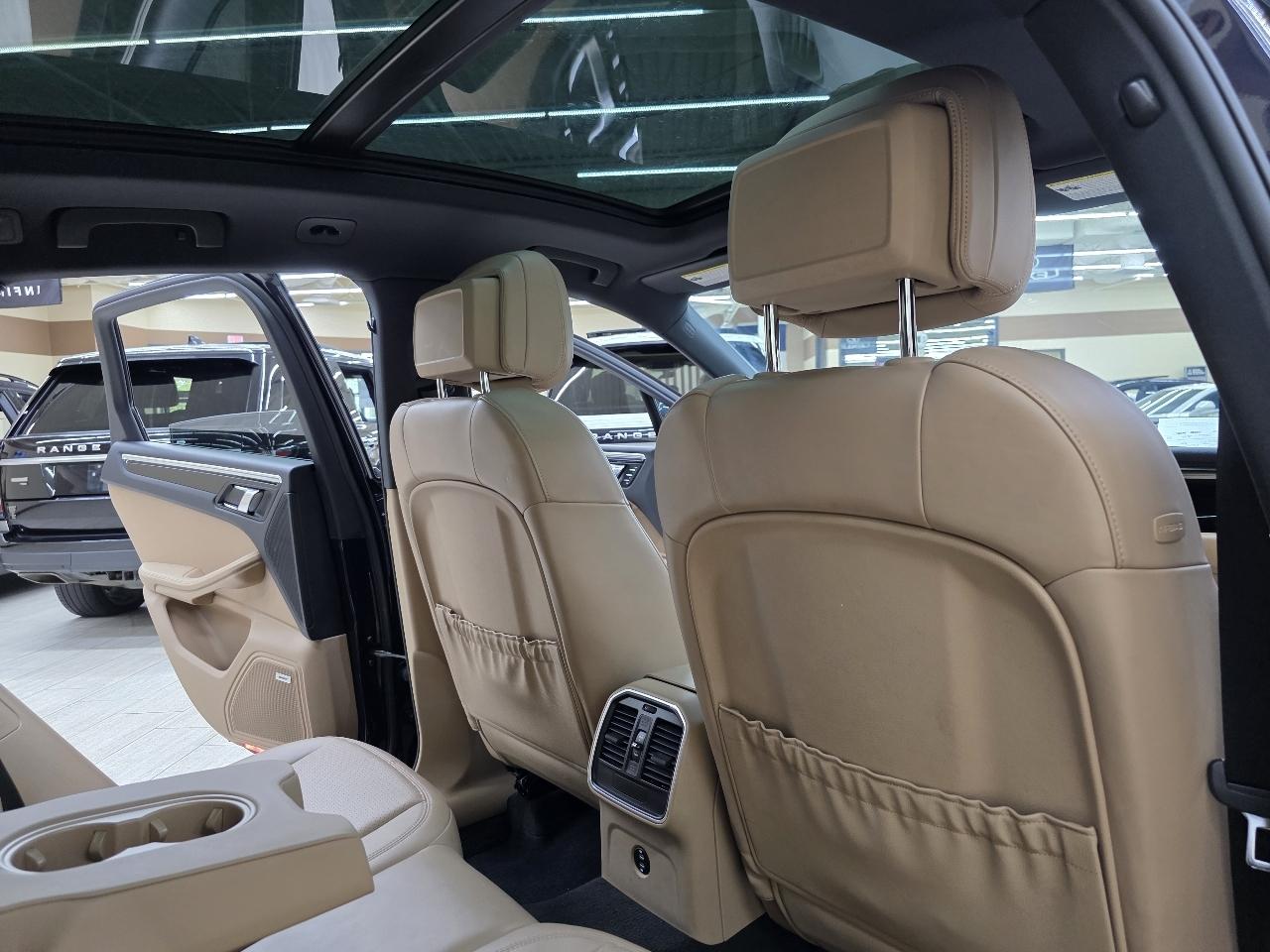 Porsche Macan Base 2021