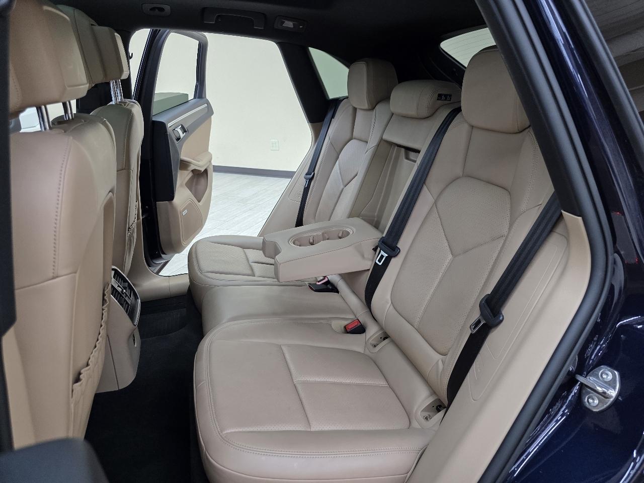 Porsche Macan Base 2021