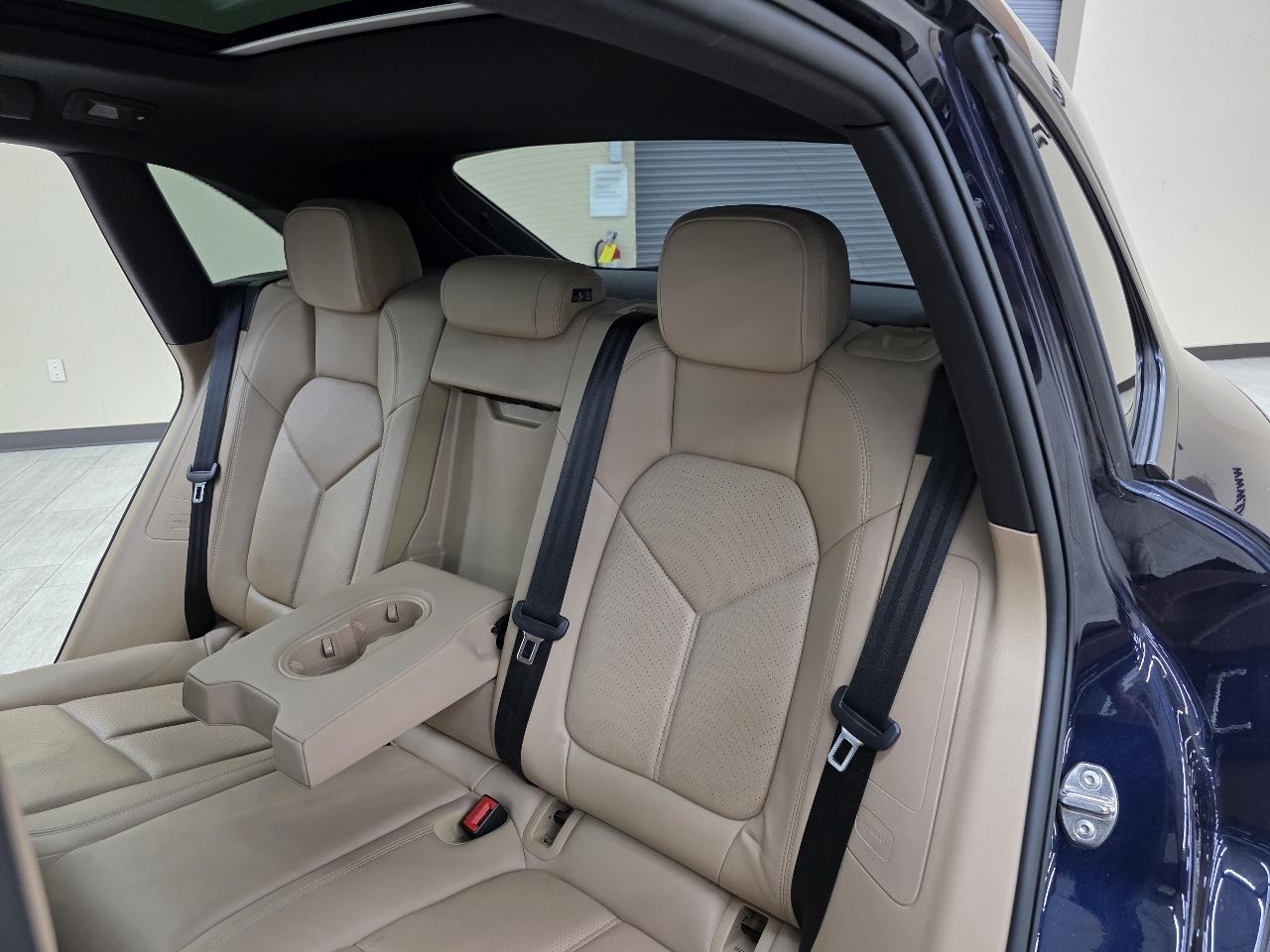 Porsche Macan Base 2021