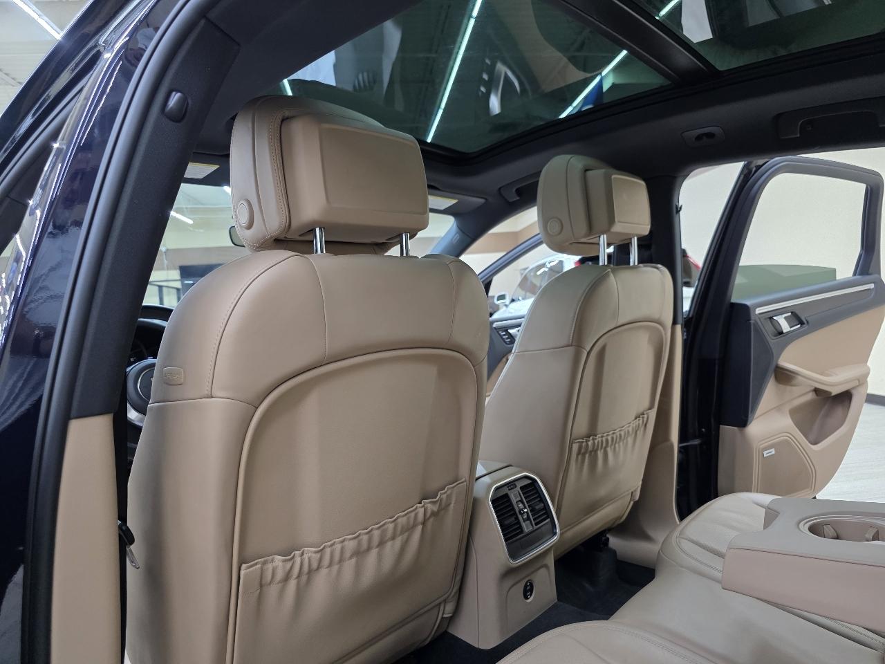 Porsche Macan Base 2021