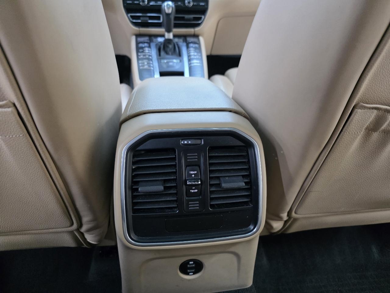 Porsche Macan Base 2021