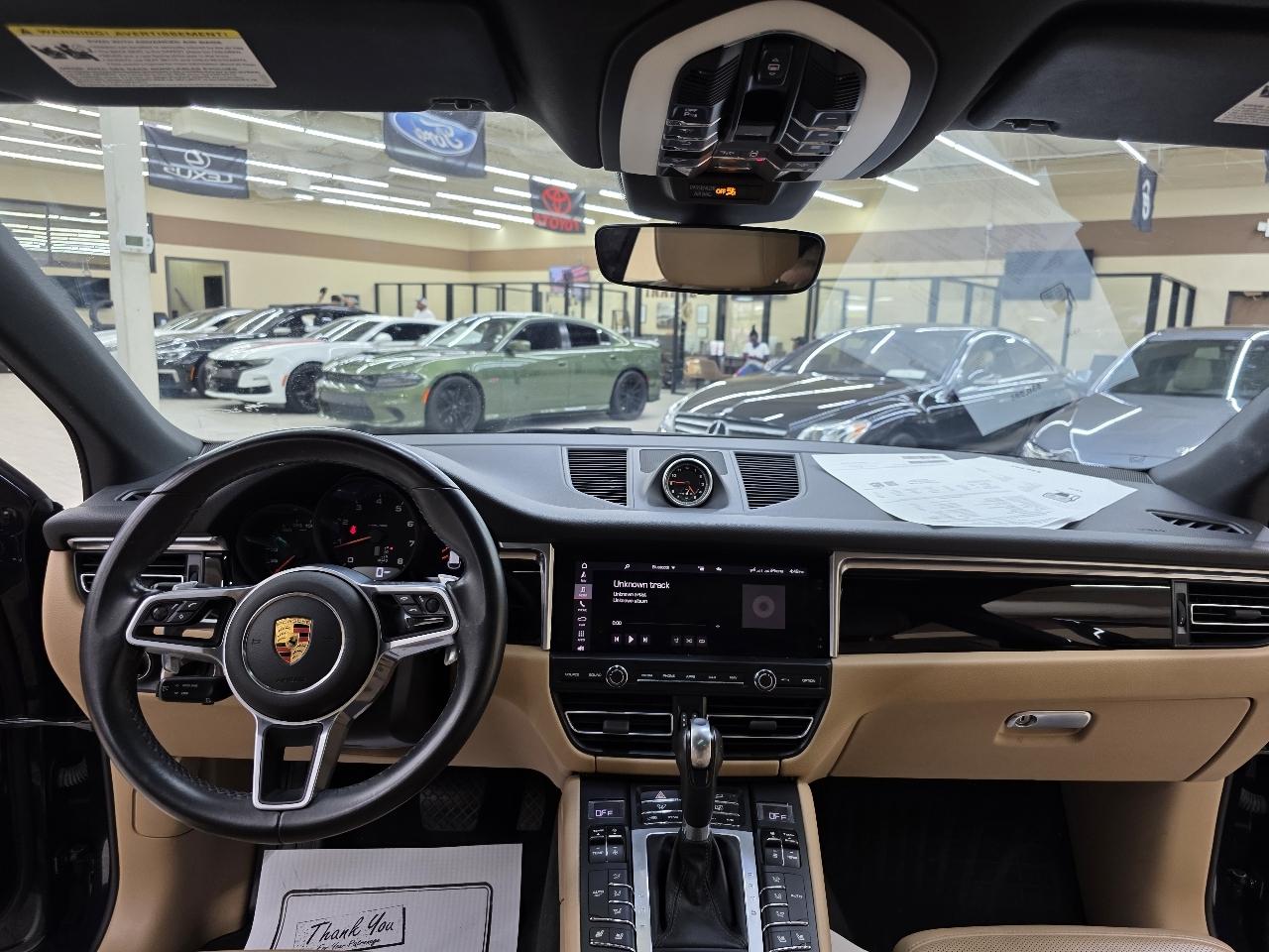 Porsche Macan Base 2021