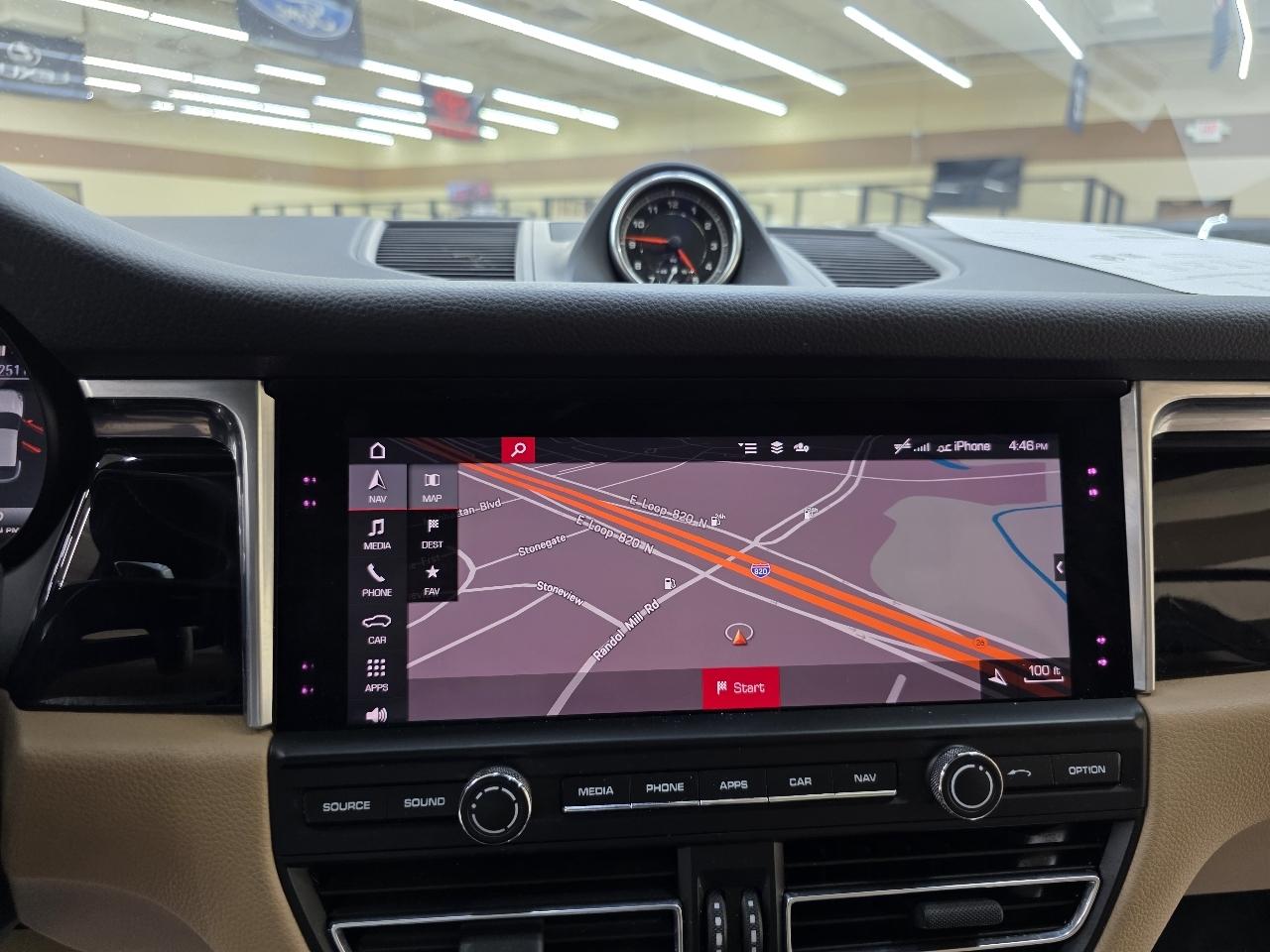 Porsche Macan Base 2021