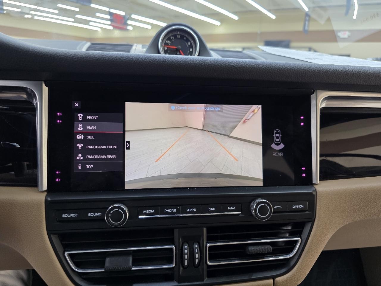 Porsche Macan Base 2021