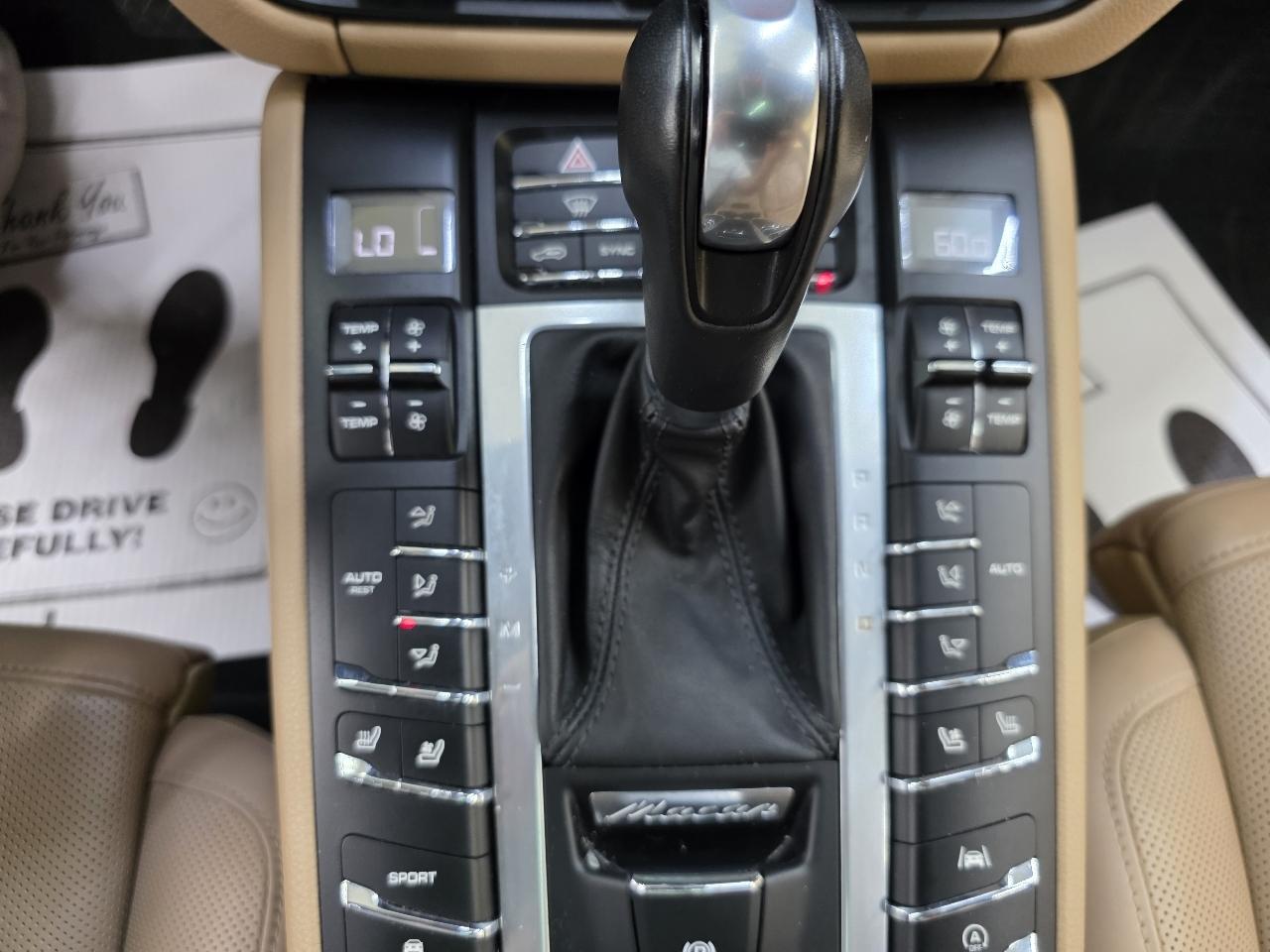Porsche Macan Base 2021