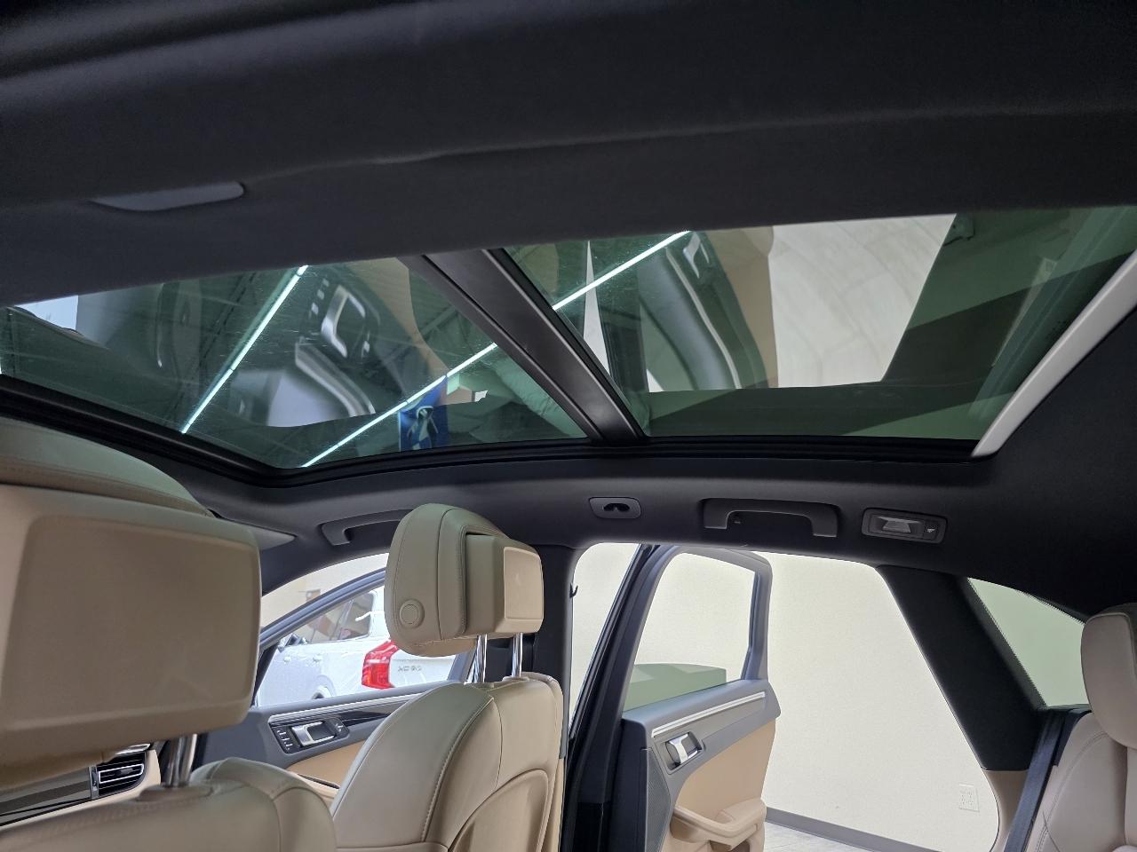 Porsche Macan Base 2021