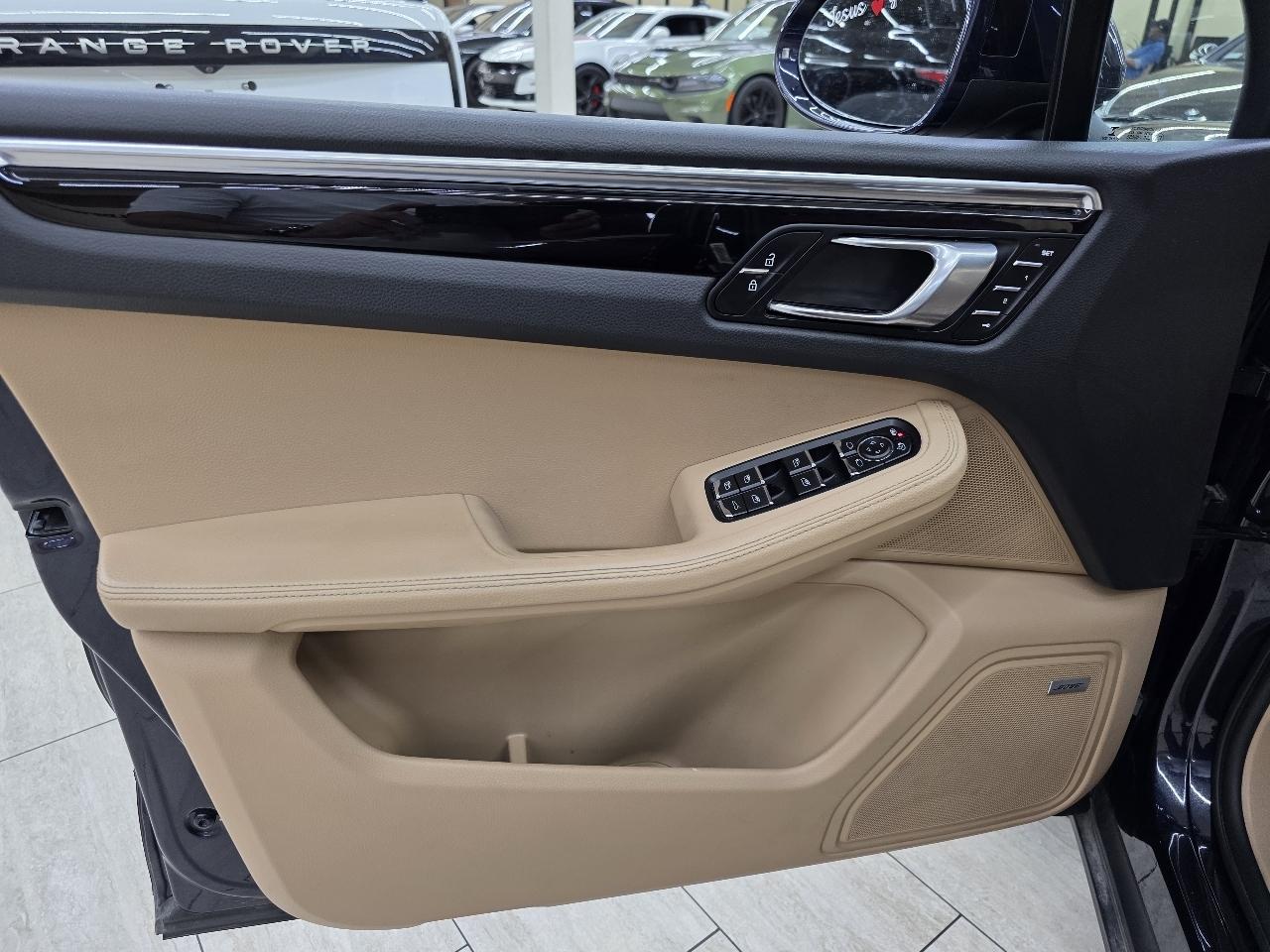 Porsche Macan Base 2021