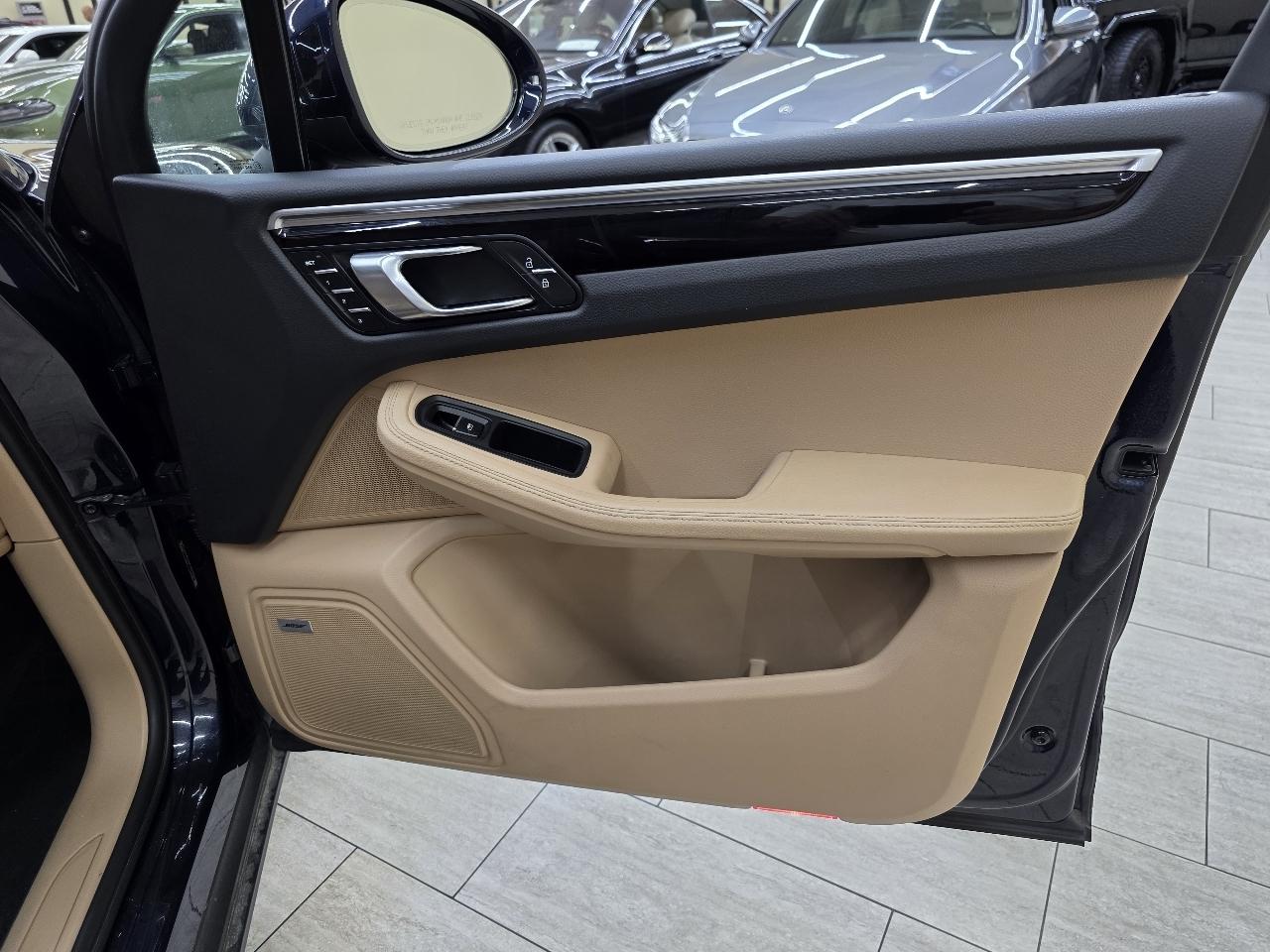 Porsche Macan Base 2021