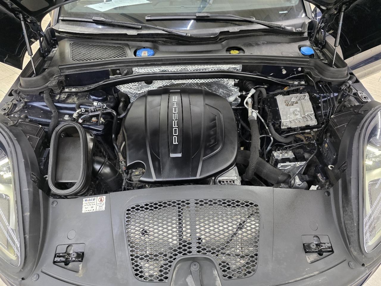 Porsche Macan Base 2021