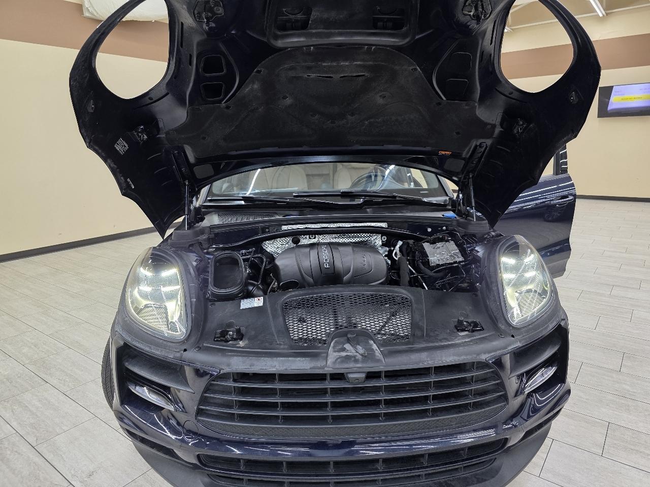 Porsche Macan Base 2021