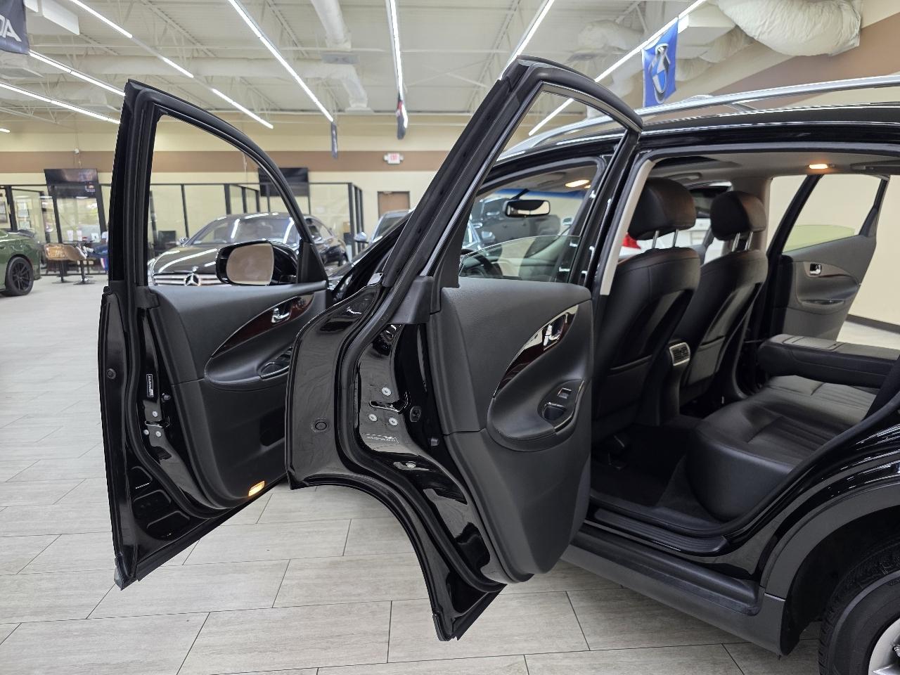 Infiniti QX50 Base RWD 2017