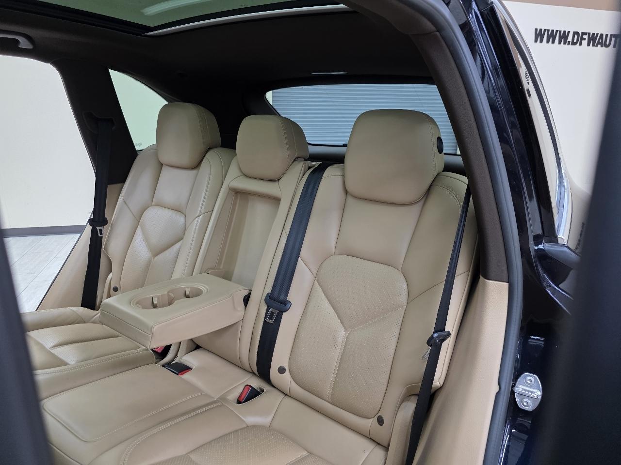 Porsche Cayenne Base 2016