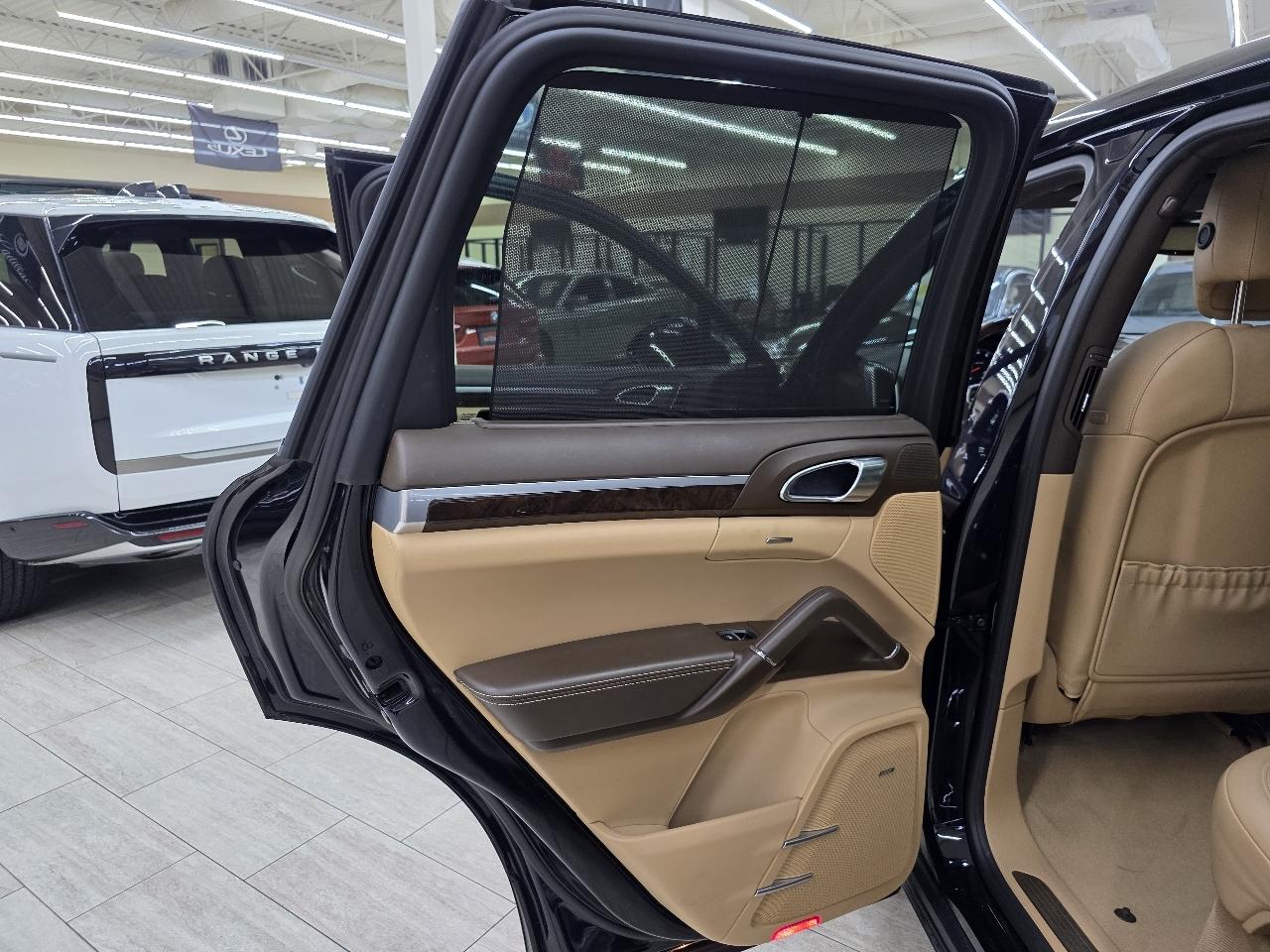 Porsche Cayenne Base 2016