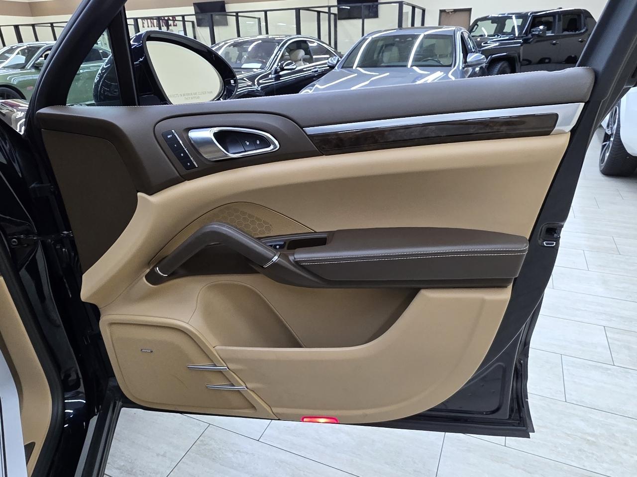 Porsche Cayenne Base 2016