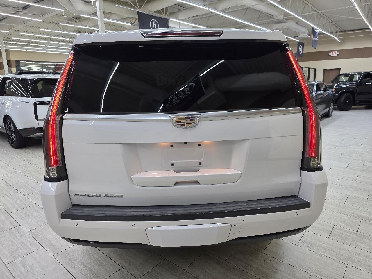Cadillac Escalade  2016