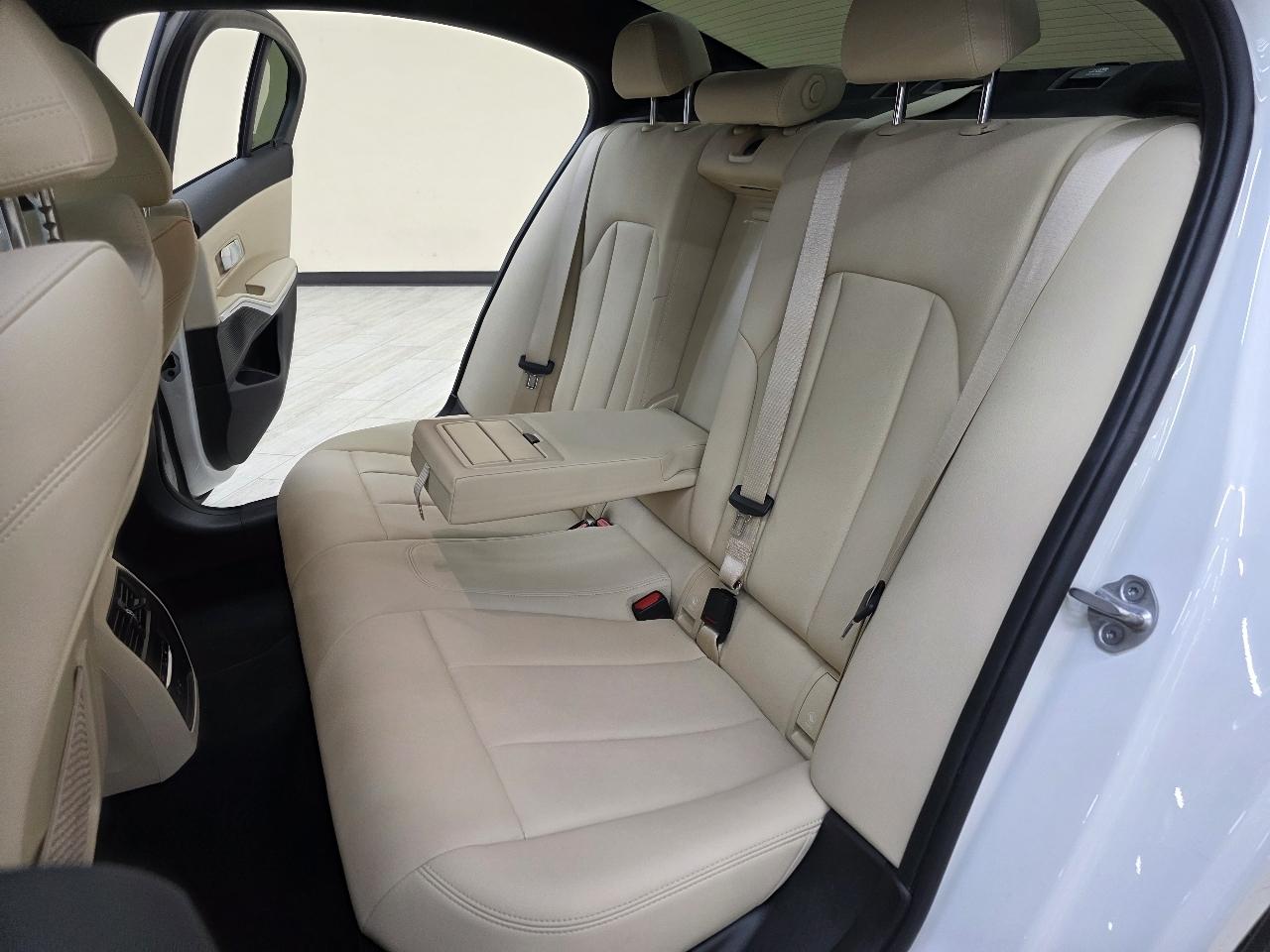 BMW 3-Series 330i xDrive 2021