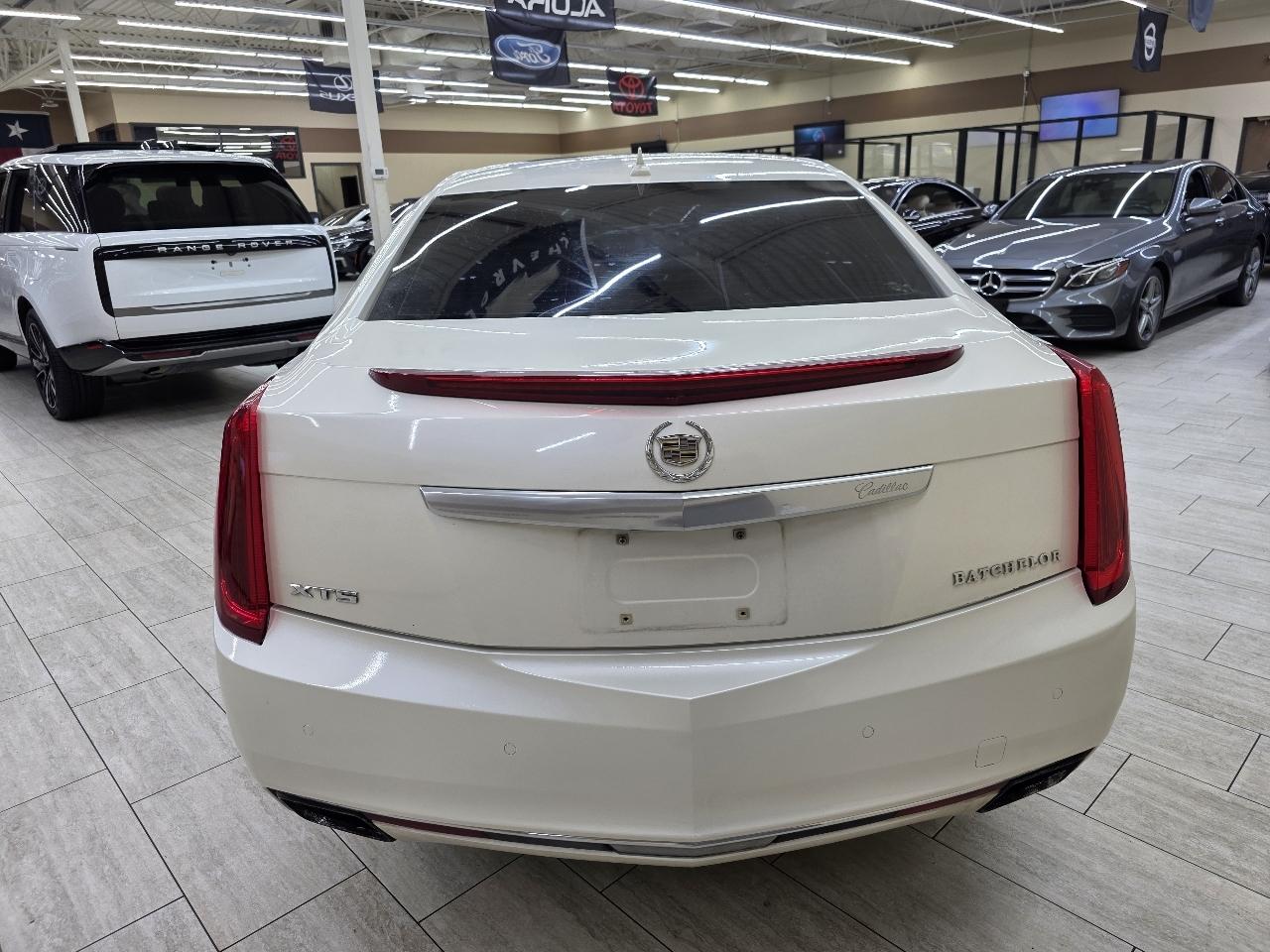 Cadillac XTS Luxury 2013