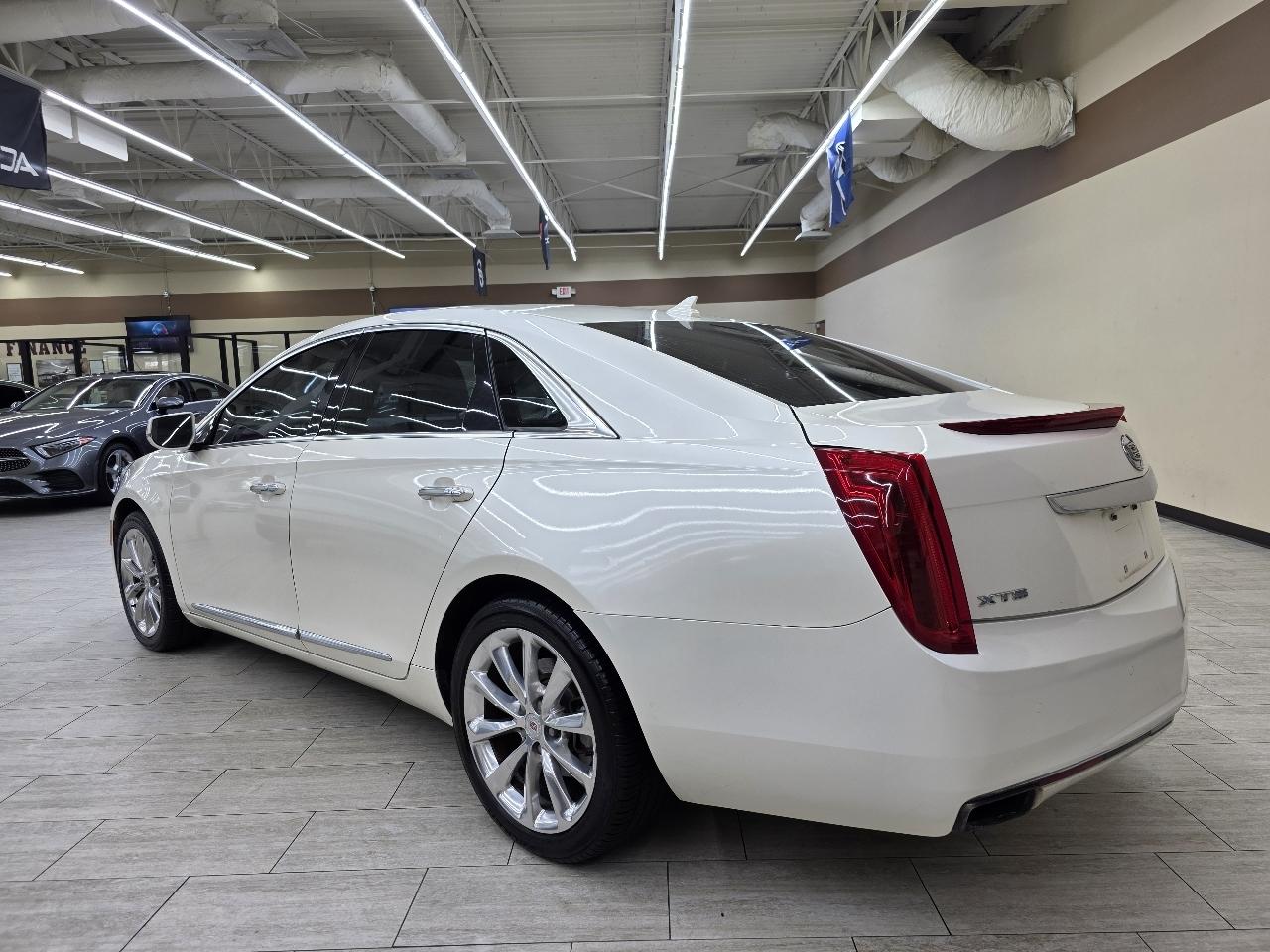 Cadillac XTS Luxury 2013