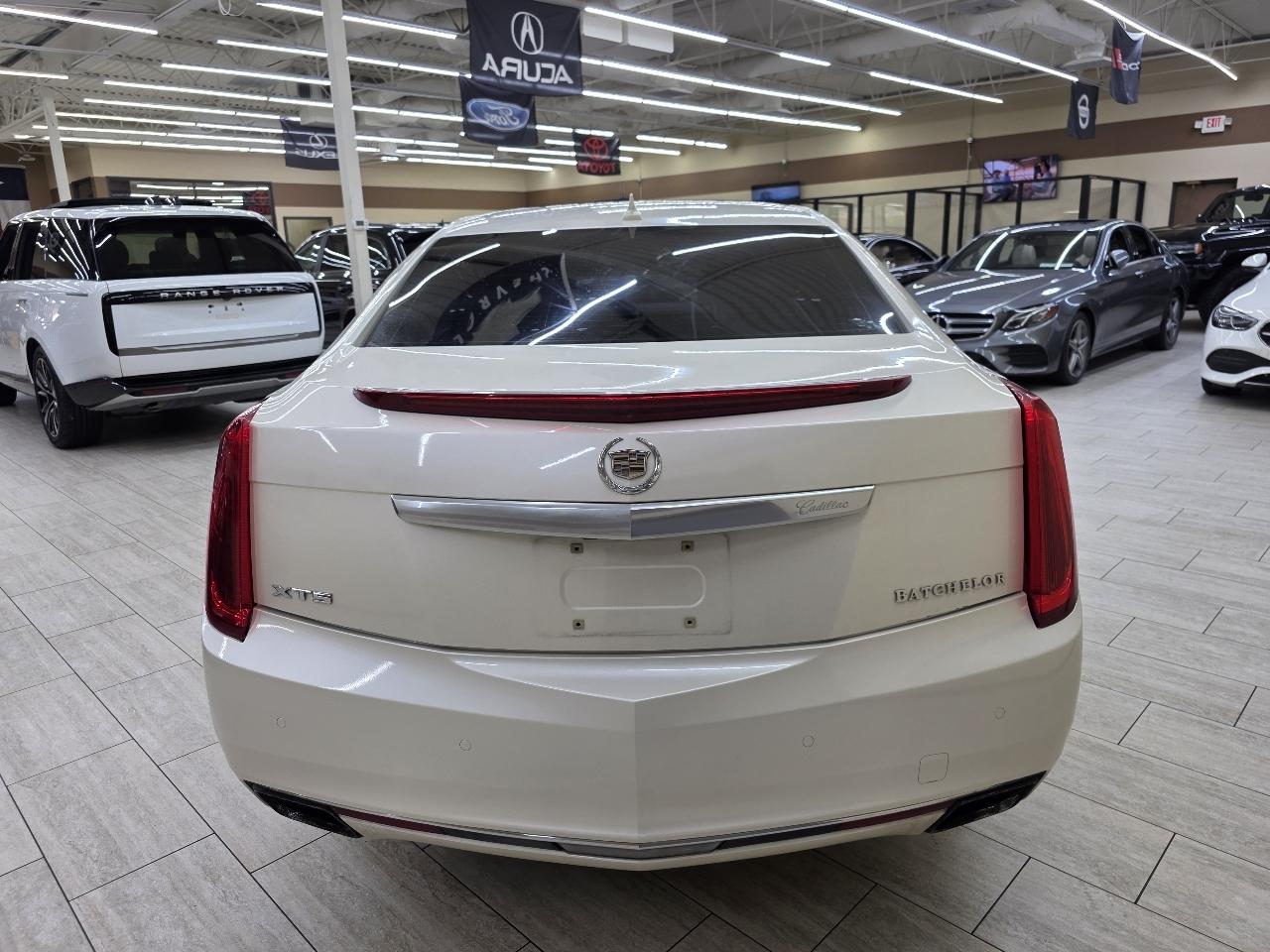 Cadillac XTS Luxury 2013