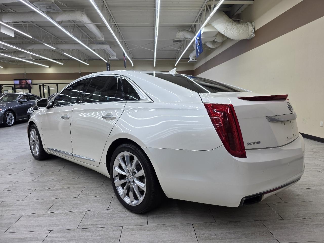 Cadillac XTS Luxury 2013