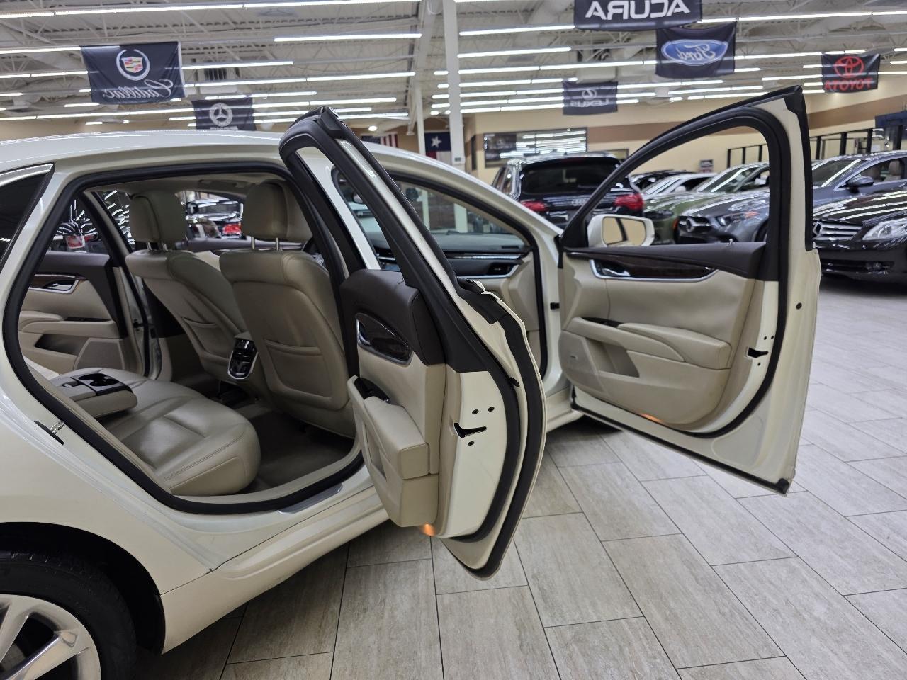 Cadillac XTS Luxury 2013